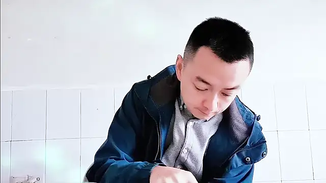 Snapshot of swg176 chatting on 10/20/25, 12:33 swg176 online show from 10/20/25, 12:33