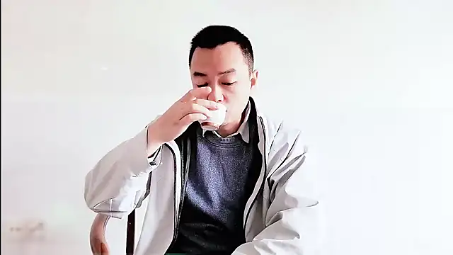 Snapshot of swg176 chatting on 10/29/25, 01:30 swg176 online show from 10/29/25, 01:30