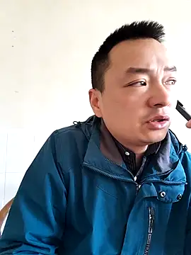 Snapshot of swg176 chatting on 11/26/25, 01:28 swg176 online show from 11/26/25, 01:28