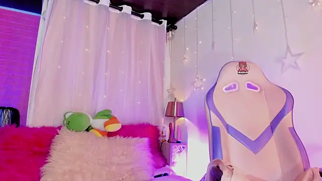 Snapshot of emma_soffia_ chatting on 02/07/25, 12:09 emma soffia  online show from 02/07/25, 12:09