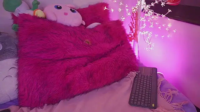 Snapshot of emma_soffia_ chatting on 02/24/25, 08:58 emma soffia  online show from 02/24/25, 08:58