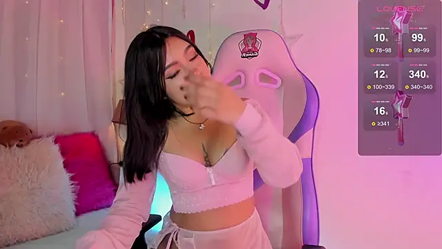 Snapshot of emma_soffia_ chatting on 03/05/25, 06:12 emma soffia  online show from 03/05/25, 06:12