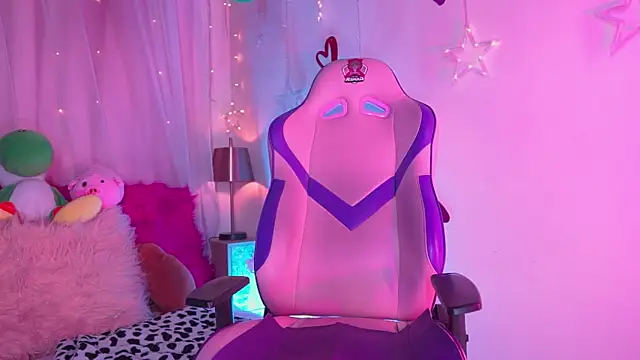 Snapshot of emma_soffia_ chatting on 03/17/25, 06:42 emma soffia  online show from 03/17/25, 06:42