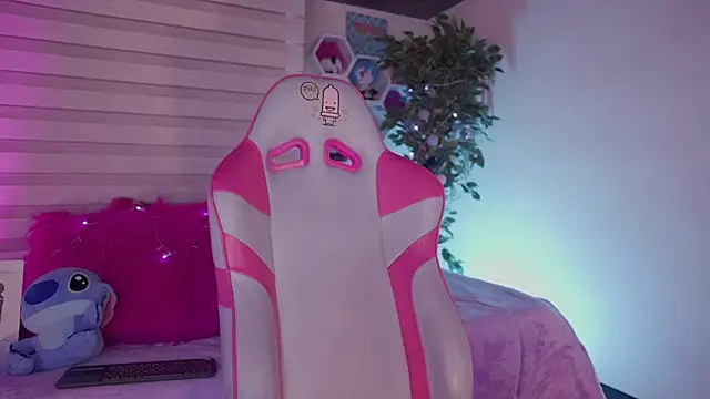 Snapshot of emma_soffia_ chatting on 10/02/25, 05:31 emma soffia  online show from 10/02/25, 05:31