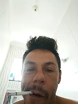 Snapshot of Santanacumxplod chatting on 01/26/25, 11:39 Santanacumxplod online show from 01/26/25, 11:39