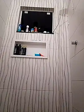 Snapshot of Santanacumxplod chatting on 03/05/25, 01:42 Santanacumxplod online show from 03/05/25, 01:42