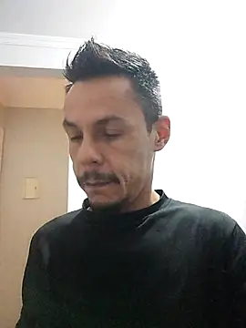 Snapshot of Santanacumxplod chatting on 09/12/25, 01:38 Santanacumxplod online show from 09/12/25, 01:38