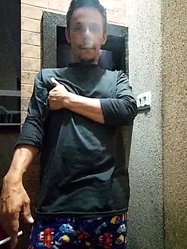 Snapshot of Santanacumxplod chatting on 11/12/25, 01:50 Santanacumxplod online show from 11/12/25, 01:50