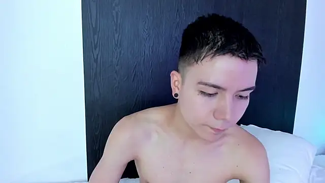 alanblack1 online show from 01/28/25, 06:28