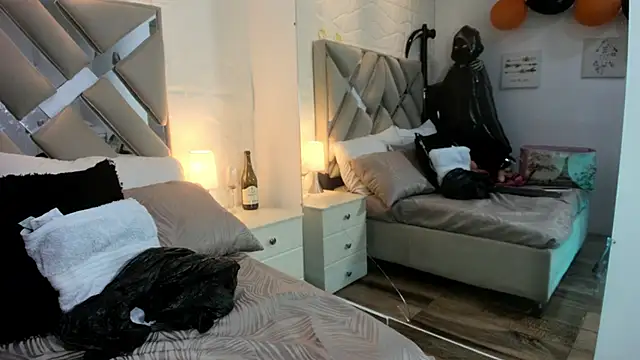 raquell moore online show from 10/29/25, 11:56