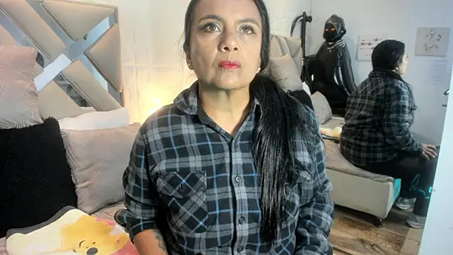 raquell moore online show from 11/06/25, 11:44