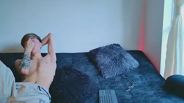 ethan and ava online show from 10/24/25, 02:57