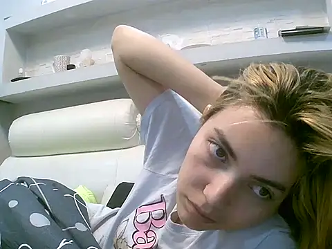 VittoriaTaylor online show from 10/12/25, 12:31