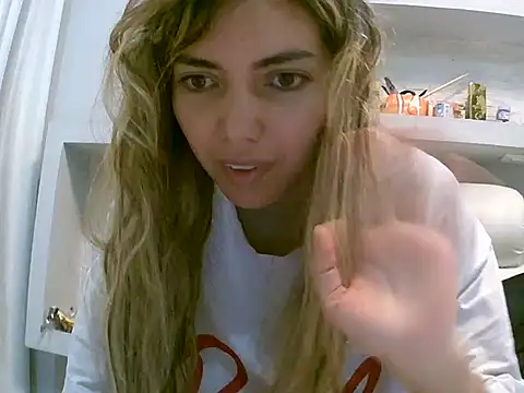 VittoriaTaylor online show from 05/06/26, 10:48
