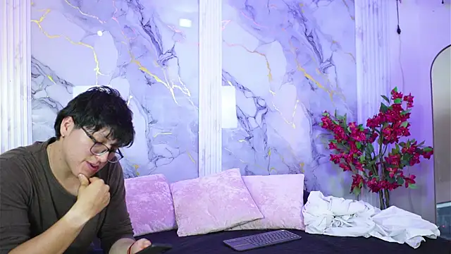 vanilla hot online show from 09/19/25, 07:58