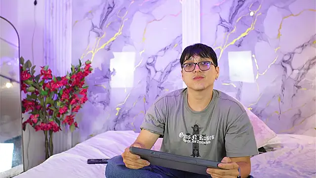vanilla hot online show from 10/05/25, 07:34