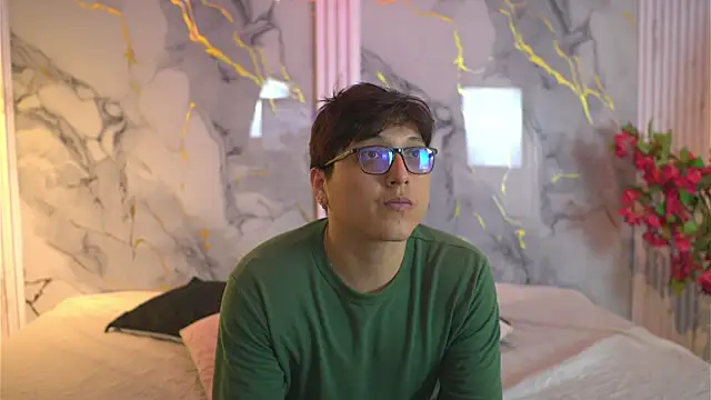 Snapshot of vanilla_hot chatting on 10/25/25, 01:18 vanilla hot online show from 10/25/25, 01:18