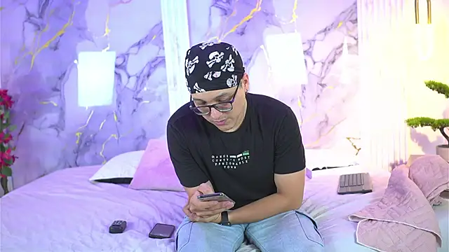 Snapshot of vanilla_hot chatting on 11/07/25, 01:33 vanilla hot online show from 11/07/25, 01:33