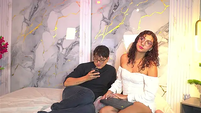 Snapshot of vanilla_hot chatting on 11/17/25, 01:39 vanilla hot online show from 11/17/25, 01:39