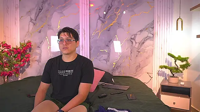 vanilla hot online show from 12/16/25, 07:41