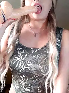 Snapshot of monicavictoria1301 chatting on 11/16/25, 10:15 monicavictoria1301 online show from 11/16/25, 10:15