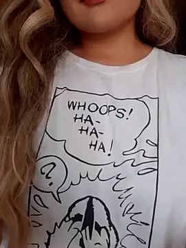 Snapshot of monicavictoria1301 chatting on 11/21/25, 07:45 monicavictoria1301 online show from 11/21/25, 07:45