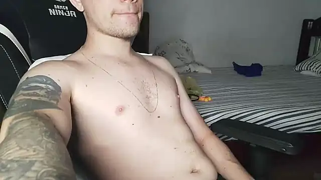 Snapshot of Dyllan__ chatting on 10/16/25, 10:00 Dyllan online show from 10/16/25, 10:00