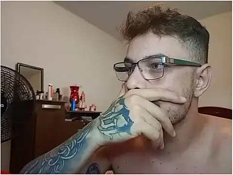 Dyllan   online show from 04/10/26, 06:56