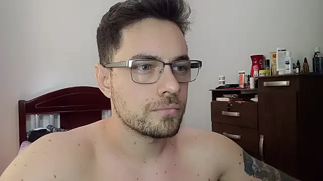 Snapshot of Dyllan__ chatting on 06/08/26, 03:01 Dyllan online show from 06/08/26, 03:01