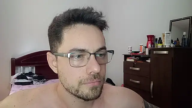 Snapshot of Dyllan__ chatting on 06/09/26, 03:23 Dyllan online show from 06/09/26, 03:23