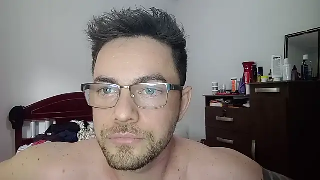 Snapshot of Dyllan__ chatting on 06/11/26, 02:37 Dyllan online show from 06/11/26, 02:37