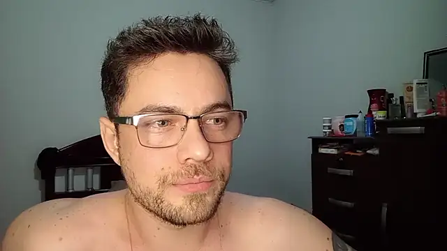 Snapshot of Dyllan__ chatting on 06/16/26, 01:08 Dyllan online show from 06/16/26, 01:08