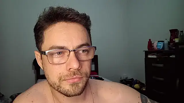 Snapshot of Dyllan__ chatting on 06/18/26, 01:50 Dyllan online show from 06/18/26, 01:50