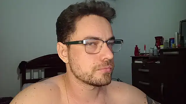 Snapshot of Dyllan__ chatting on 06/19/26, 02:05 Dyllan online show from 06/19/26, 02:05