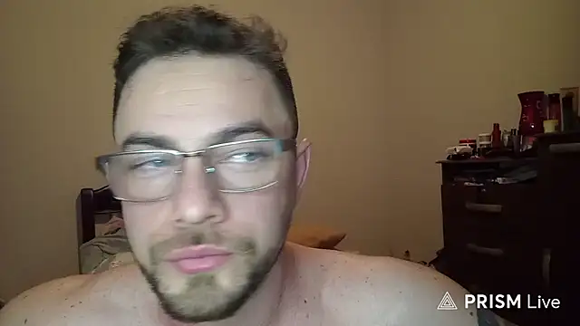 Snapshot of Dyllan__ chatting on 07/07/26, 01:30 Dyllan online show from 07/07/26, 01:30