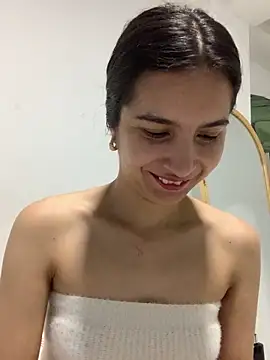 Bella still online show from 12/01/25, 01:16