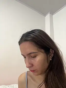 Bella still online show from 04/03/26, 01:53