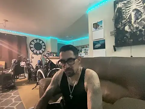 hornycouple818 online show from 02/15/25, 08:11