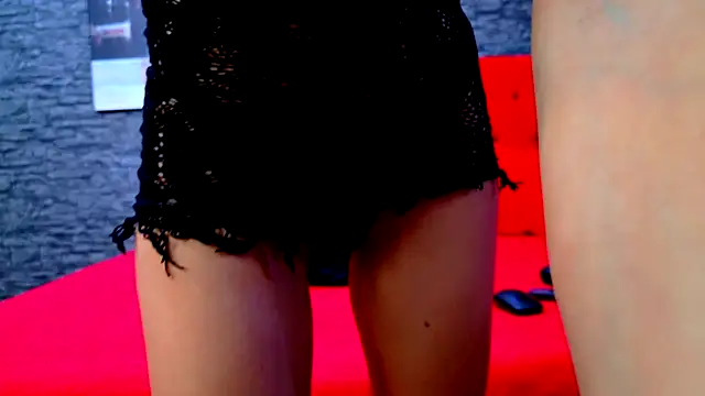 Snapshot of SelenaNoir chatting on 10/17/25, 04:37 SelenaNoir online show from 10/17/25, 04:37