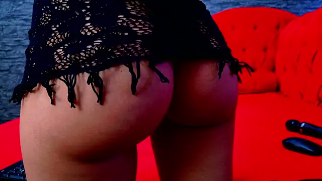 Snapshot of SelenaNoir chatting on 11/12/25, 06:03 SelenaNoir online show from 11/12/25, 06:03