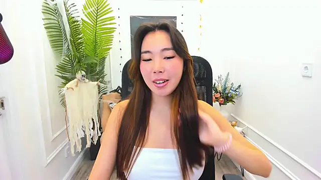 AnnaReyla online show from 10/22/25, 04:24