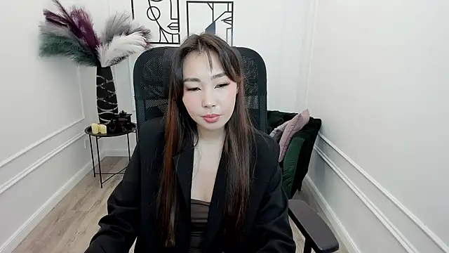 AnnaReyla online show from 11/24/25, 07:24