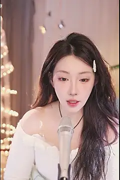 Snapshot of Dou-Dou-er chatting on 03/07/25, 04:02 Dou-Dou-er online show from 03/07/25, 04:02