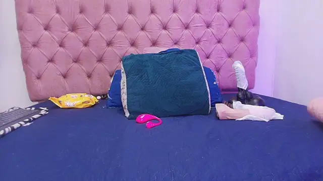 Auroraa miller online show from 09/09/25, 11:54