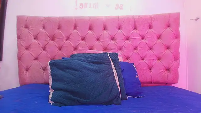 Auroraa miller online show from 09/11/25, 11:54