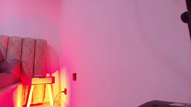 Auroraa miller online show from 11/12/25, 11:54