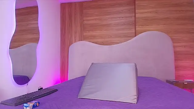 Auroraa miller online show from 03/18/26, 03:09