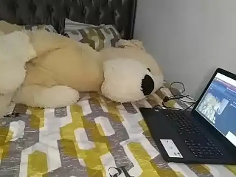 Snapshot of Chandy012 chatting on 12/16/25, 02:44 Chandy012 online show from 12/16/25, 02:44