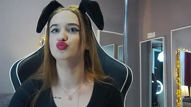 Snapshot of Eva_Lovvia_ chatting on 01/23/25, 09:18 Eva Lovvia  online show from 01/23/25, 09:18