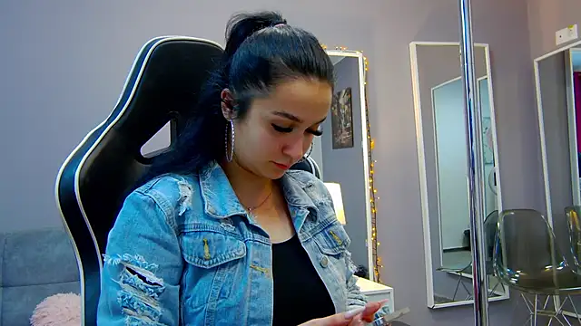 Snapshot of Eva_Lovvia_ chatting on 03/04/25, 07:01 Eva Lovvia  online show from 03/04/25, 07:01